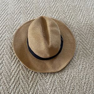 Packable sun jay, like new